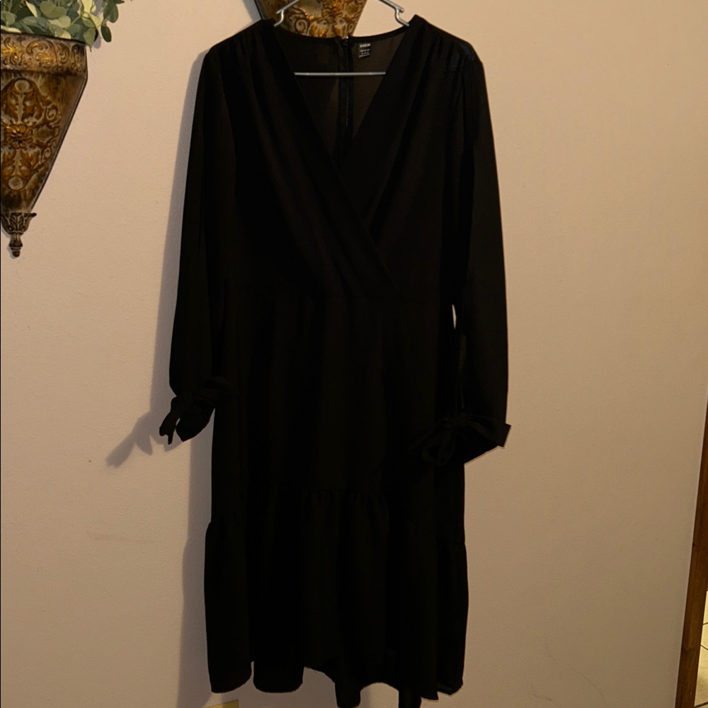 Elegant Black Long-Sleeve Dress